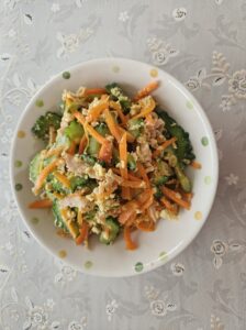 家庭菜園で採れたゴーヤと人参と卵で作ったゴーヤチャンプル