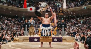 千秋楽優勝トロフィー